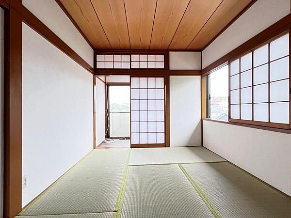和室スペースです。畳のお部屋は寛げる空間ですね。