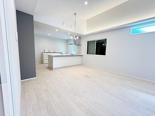 ご家族の温かい時間を演出するダイニングスペースです。