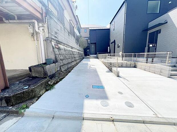 駐車場ももちろん完備しておりますのでお車所有の方にも心強いです。