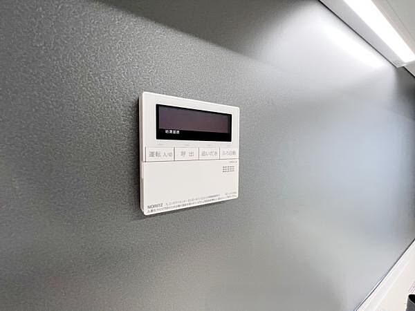 お風呂の自動お湯はりや追焚機能付きです。