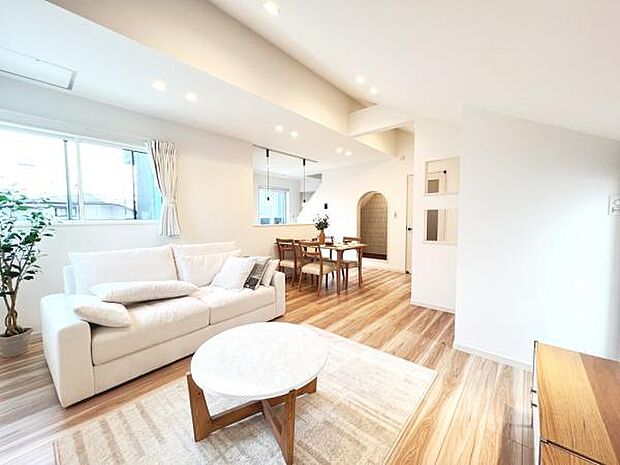 リビングダイニングになります。ご家族そろっての素敵な空間になりそうですね。