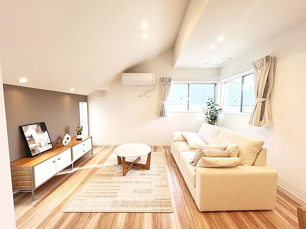 家族団らんの場所としてゆったりと居心地の良いリビングです。