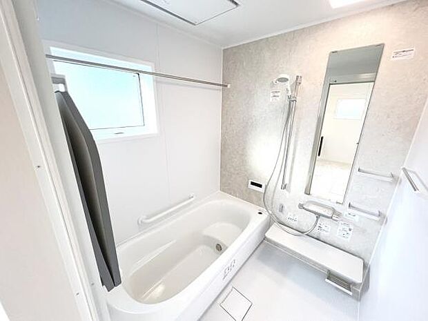 お風呂でほっとひといき。1日の疲れを癒しましょう。