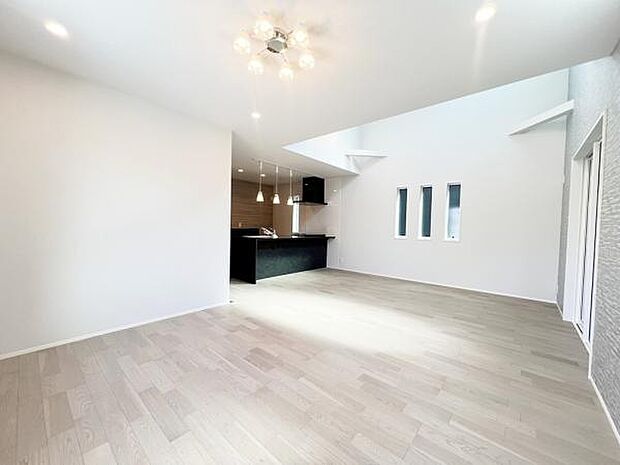 リビングダイニングになります。ご家族そろっての素敵な空間になりそうですね。