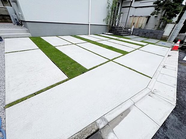 駐車場も完備しておりますのでお車所有の方にも心強いです。