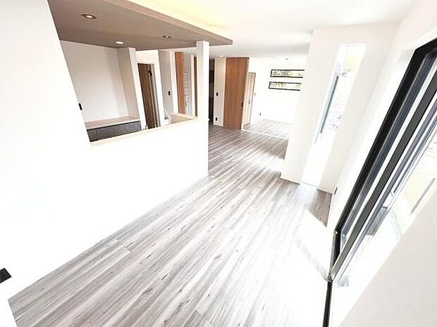 ご家族の温かい時間を演出するダイニングスペースです。