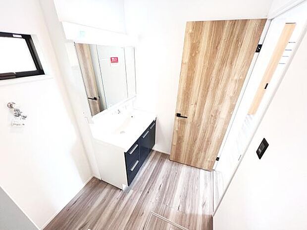 脱衣所は小さなお子様がいるご家庭にも重宝されます。