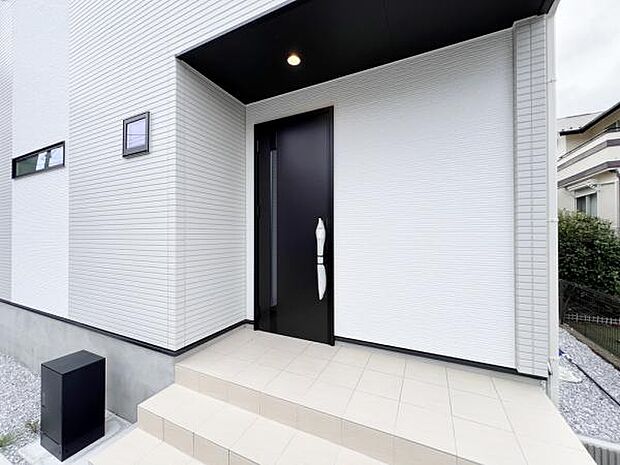 いつも気持ちよくご家族を迎えられる玄関です。