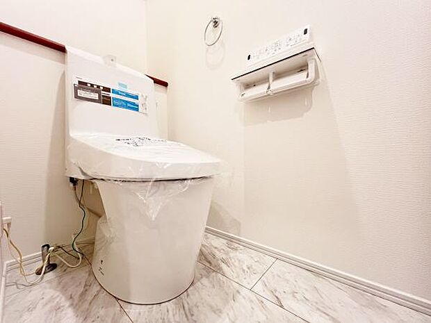 快適に使用できる温水洗浄便座付きトイレです。