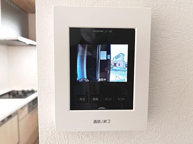 訪問者を確認できるTVモニター付きインターフォンです。