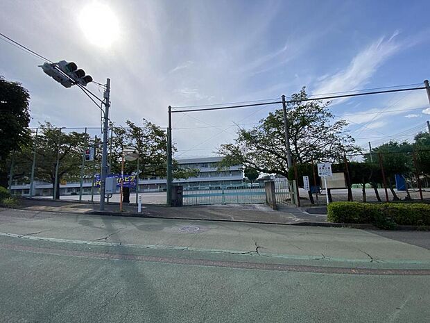 町田市立金井小学校まで約1040m(徒歩13分)