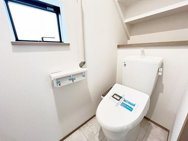 快適に使用できる温水洗浄便座付きトイレです。