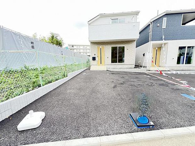 駐車場も完備しておりますのでお車所有の方にも心強いです。