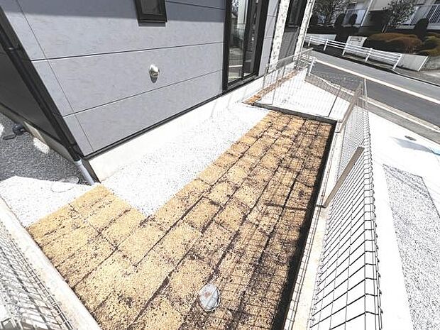 お庭スペースは、ガーデニングやお子様との外遊びなど多彩な用途でお楽しみいただけます。