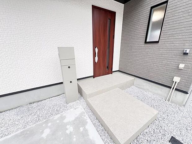 いつも気持ちよくご家族を迎えられる玄関です。