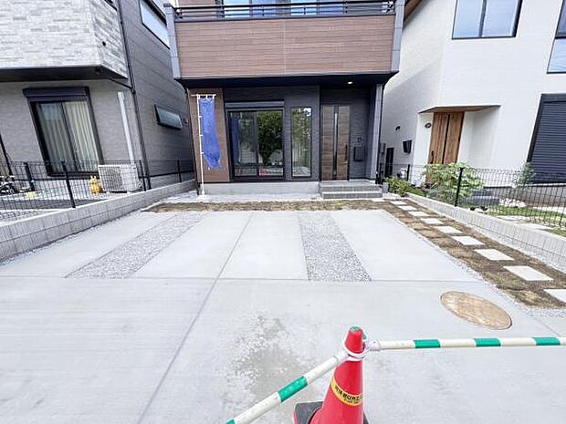 駐車場ももちろん完備しておりますのでお車所有の方にも心強いです。