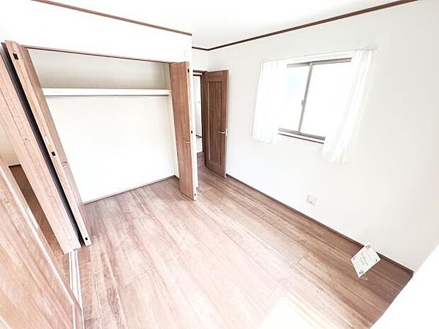 いつでもお部屋をスッキリお使い頂ける収納スペースを設置。