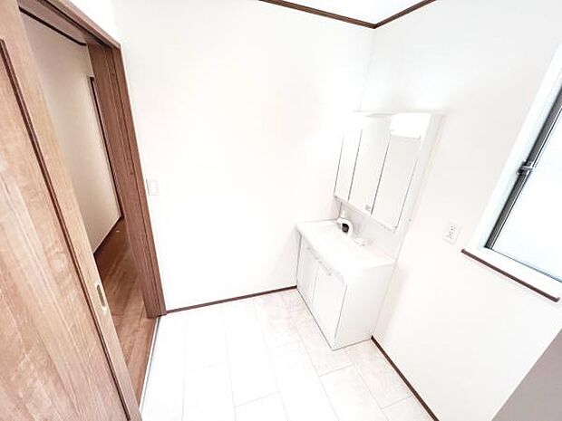 脱衣所は小さなお子様がいるご家庭にも重宝されます。