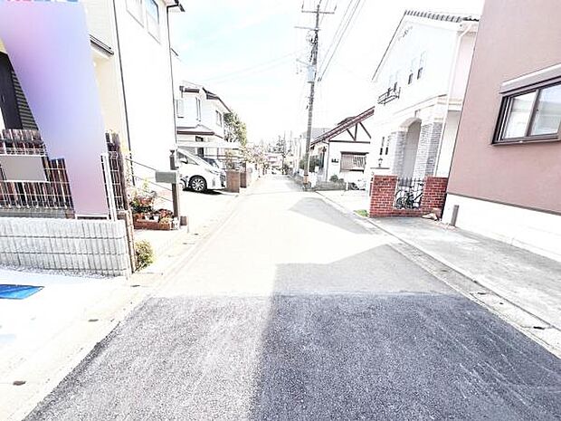 前面道路を含めた現地写真です。