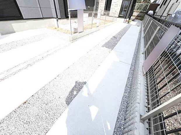 駐車場ももちろん完備しておりますのでお車所有の方にも心強いです。