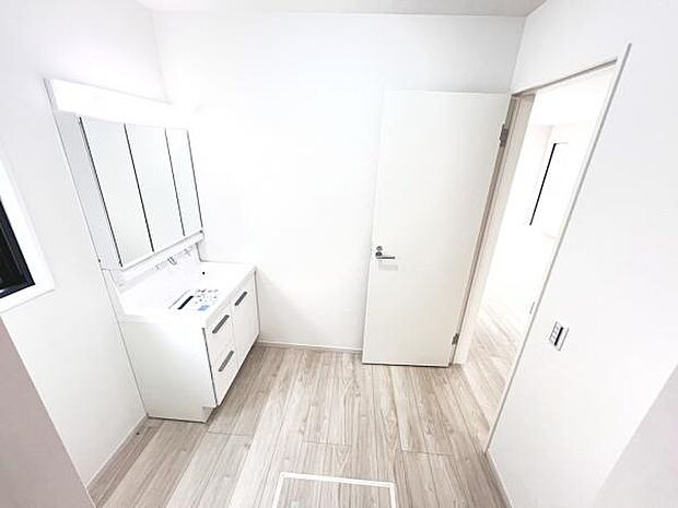 脱衣所は小さなお子様がいるご家庭にも重宝されます。