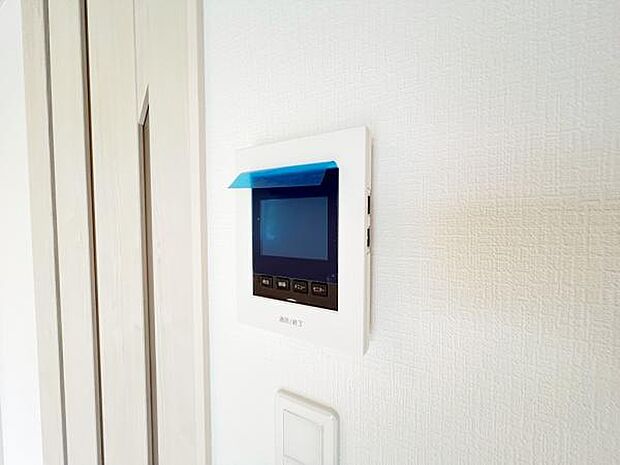訪問者を確認できるTVモニター付きインターフォンです。
