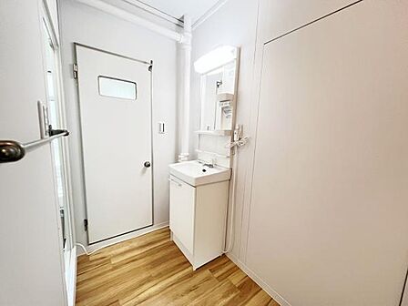 脱衣所は小さなお子様がいるご家庭にも重宝されます。