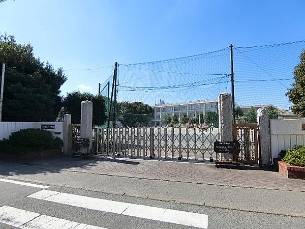 川崎市立登戸小学校まで約910m（徒歩12分）