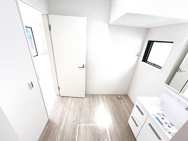 脱衣所は小さなお子様がいるご家庭にも重宝されます。