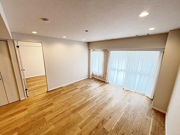 家族団らんの場所としてゆったりと居心地の良いリビングです。