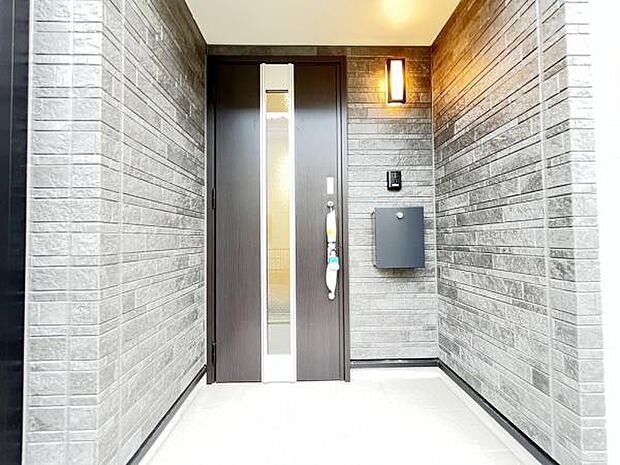 いつも気持ちよくご家族を迎えられる玄関です。