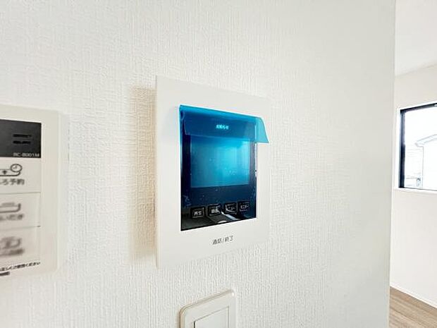訪問者を確認できるTVモニター付きインターフォンです。