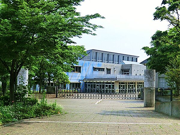 稲城市立長峰小学校まで約230m（徒歩3分）