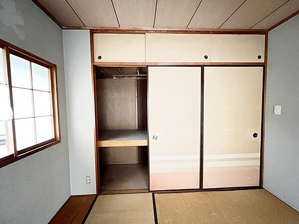 いつでもお部屋をスッキリお使い頂ける収納スペースを設置。