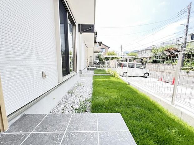 お庭スペースは、ガーデニングやお子様との外遊びなど多彩な用途でお楽しみいただけます。