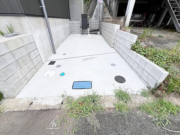 駐車場ももちろん完備しておりますのでお車所有の方にも心強いです。