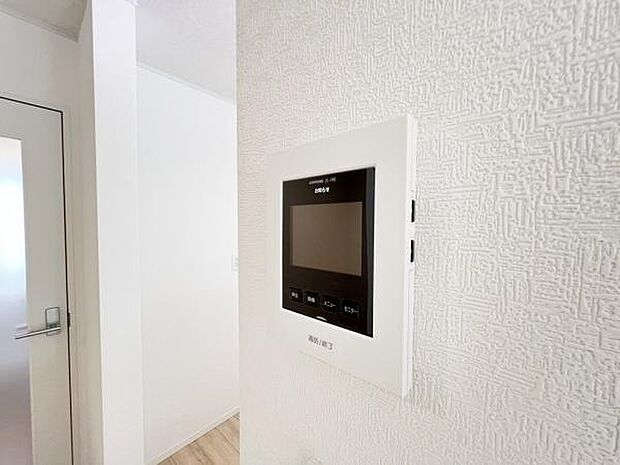 訪問者を確認できるTVモニター付きインターフォンです。