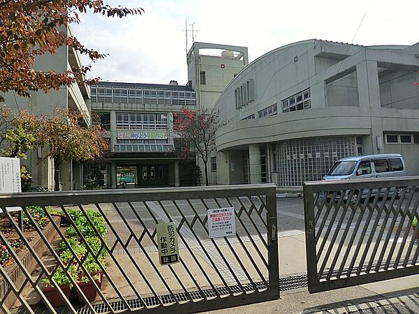 横浜市立荏田西小学校まで約410m（徒歩6分）