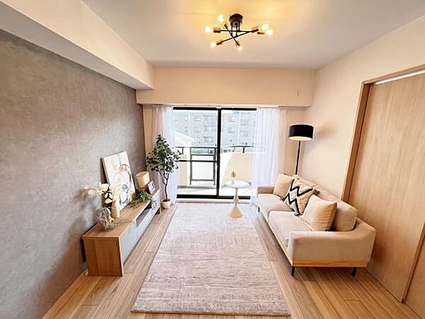 家族団らんの場所としてゆったりと居心地の良いリビングです。