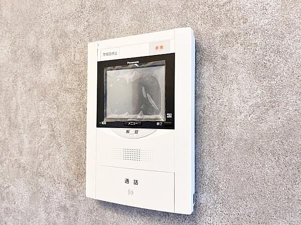 訪問者を確認できるTVモニター付きインターフォンです。