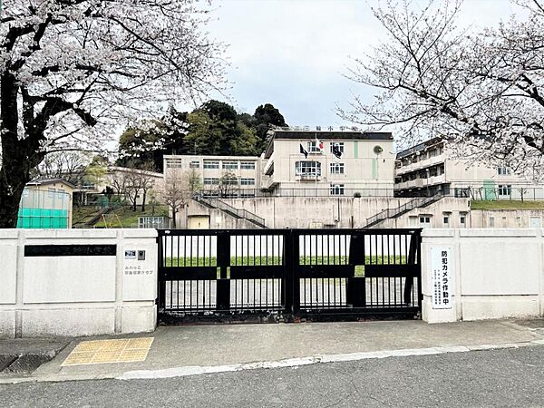 町田市立三輪小学校まで約880m（徒歩11分）