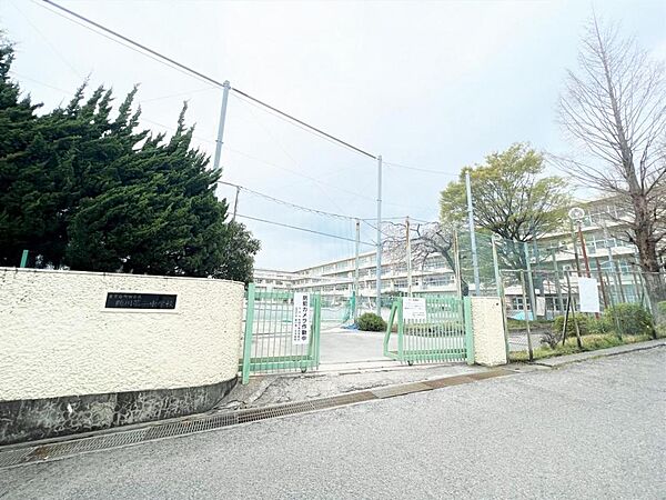 町田市立鶴川第二中学校まで約3000m（徒歩38分）