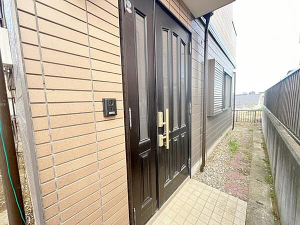 いつも気持ちよくご家族を迎えられる玄関です。