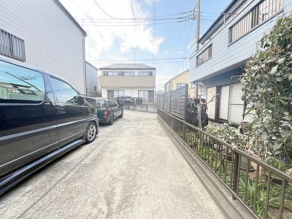 駐車場ももちろん完備しておりますのでお車所有の方にも心強いです。