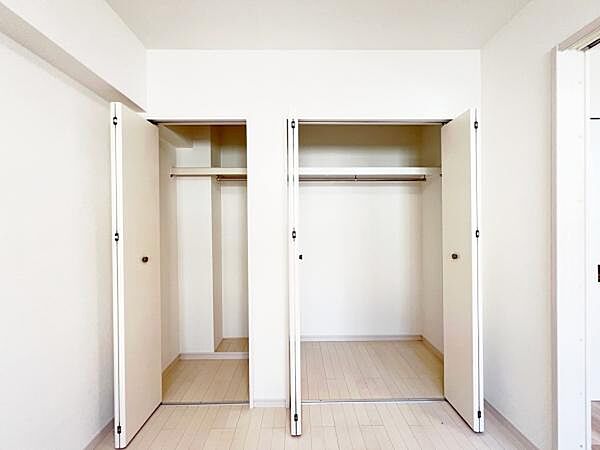 いつでもお部屋をスッキリお使い頂ける収納スペースを設置。