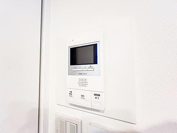 訪問者を確認できるTVモニター付きインターフォンです。