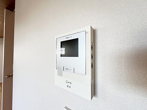 訪問者を確認できるTVモニター付きインターフォンです。