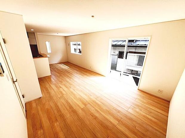 リビングダイニングになります。ご家族そろっての素敵な空間になりそうですね。