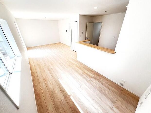 ご家族の温かい時間を演出するダイニングスペースです。