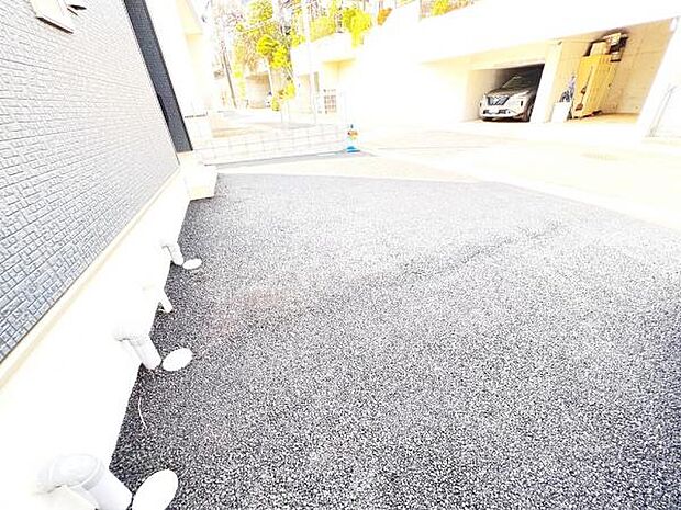 駐車場ももちろん完備しておりますのでお車所有の方にも心強いです。